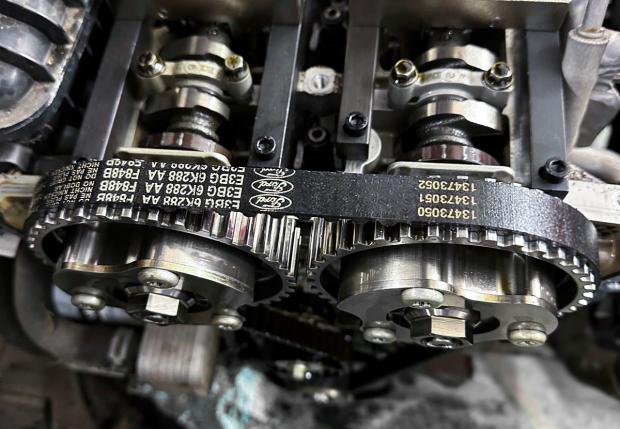 Wet belt in good condition with minimal cracking